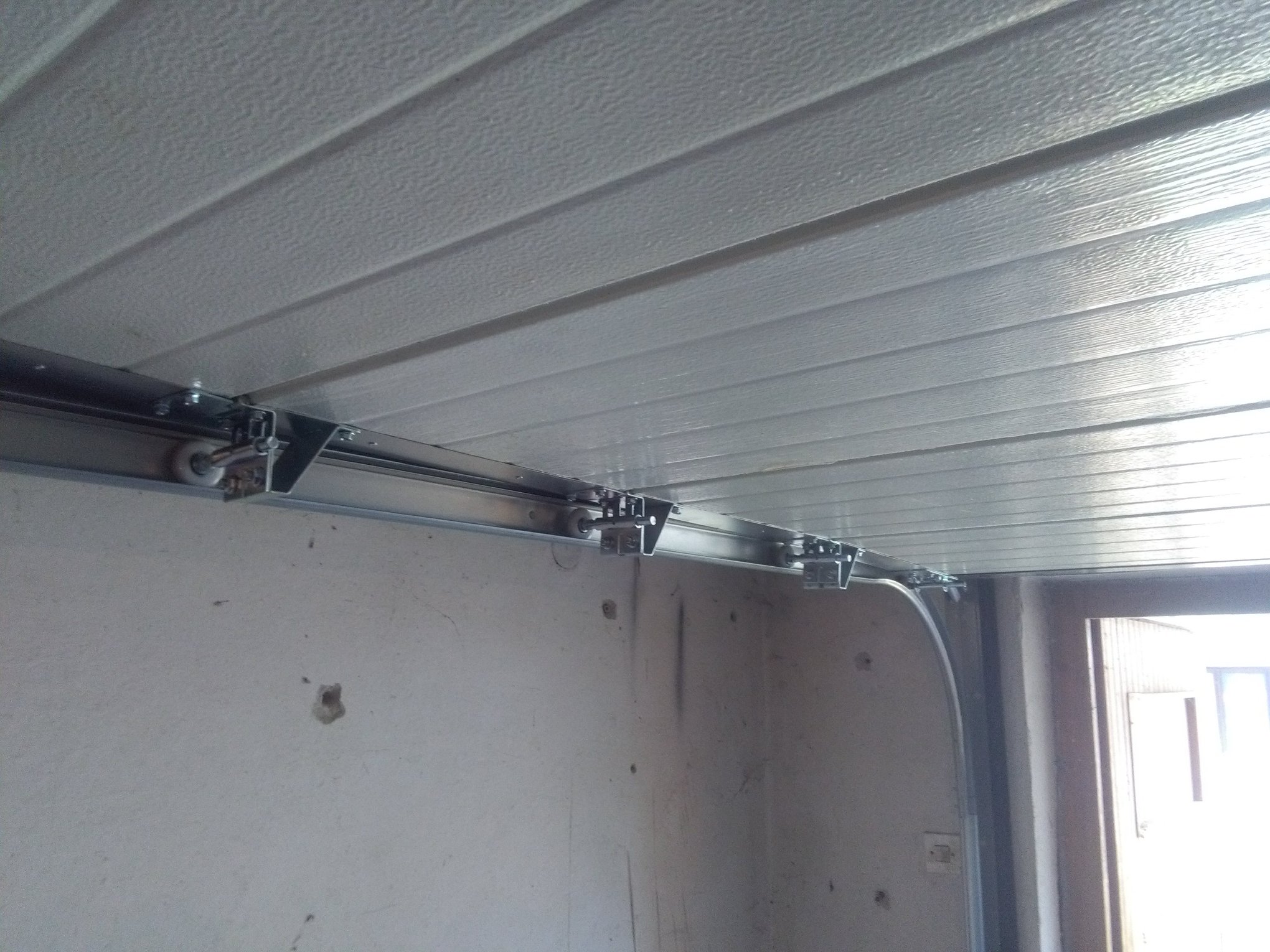 Garazna vrata i motor