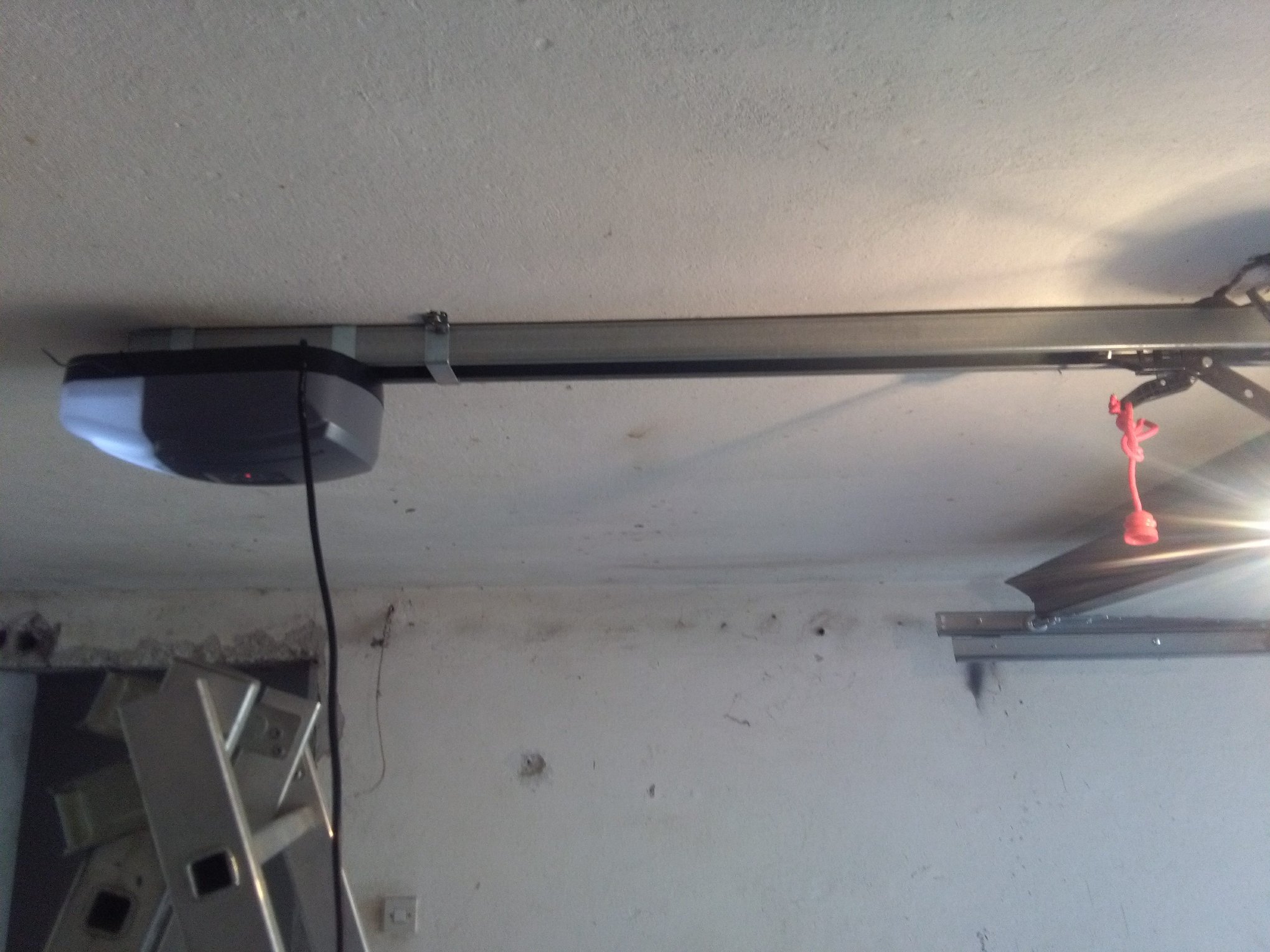 Garazna vrata i motor