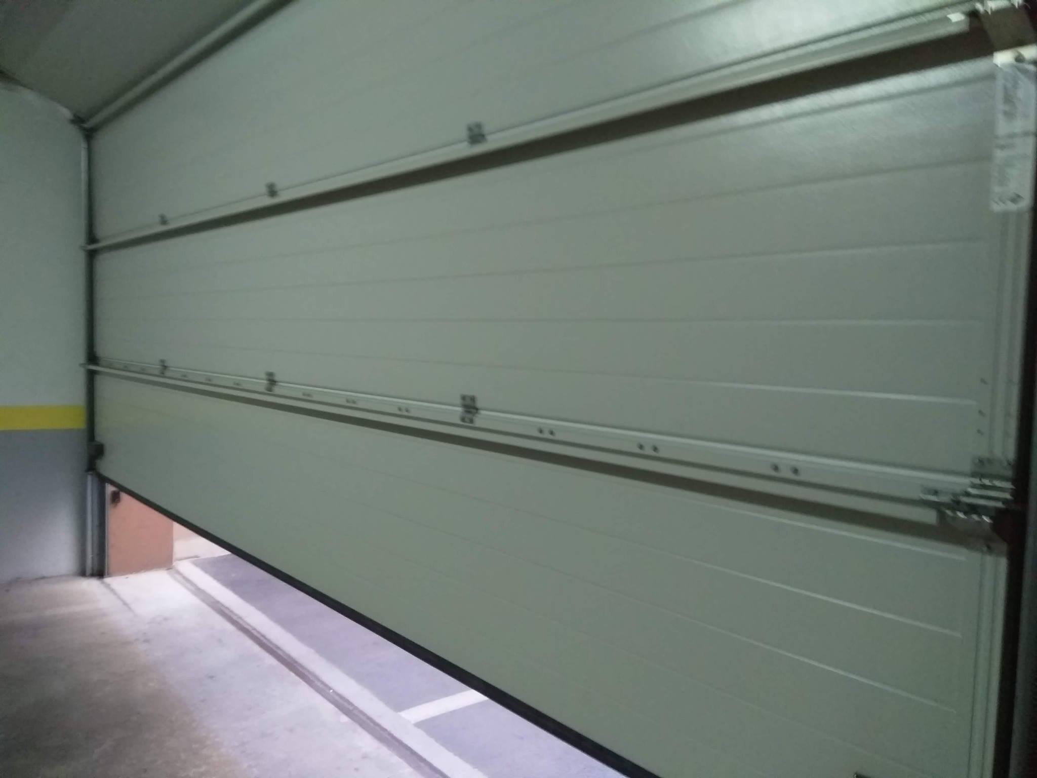 Garazna vrata i motor