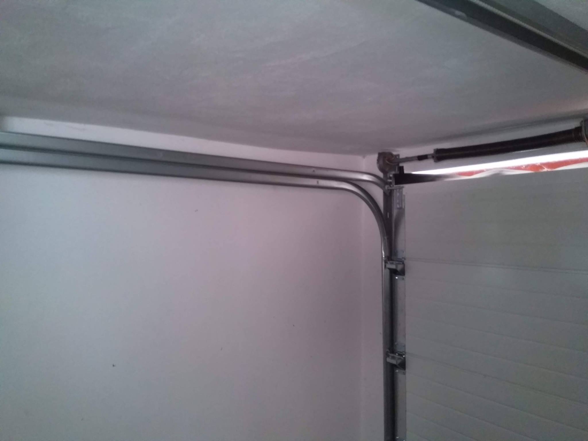 Garazna vrata i motor