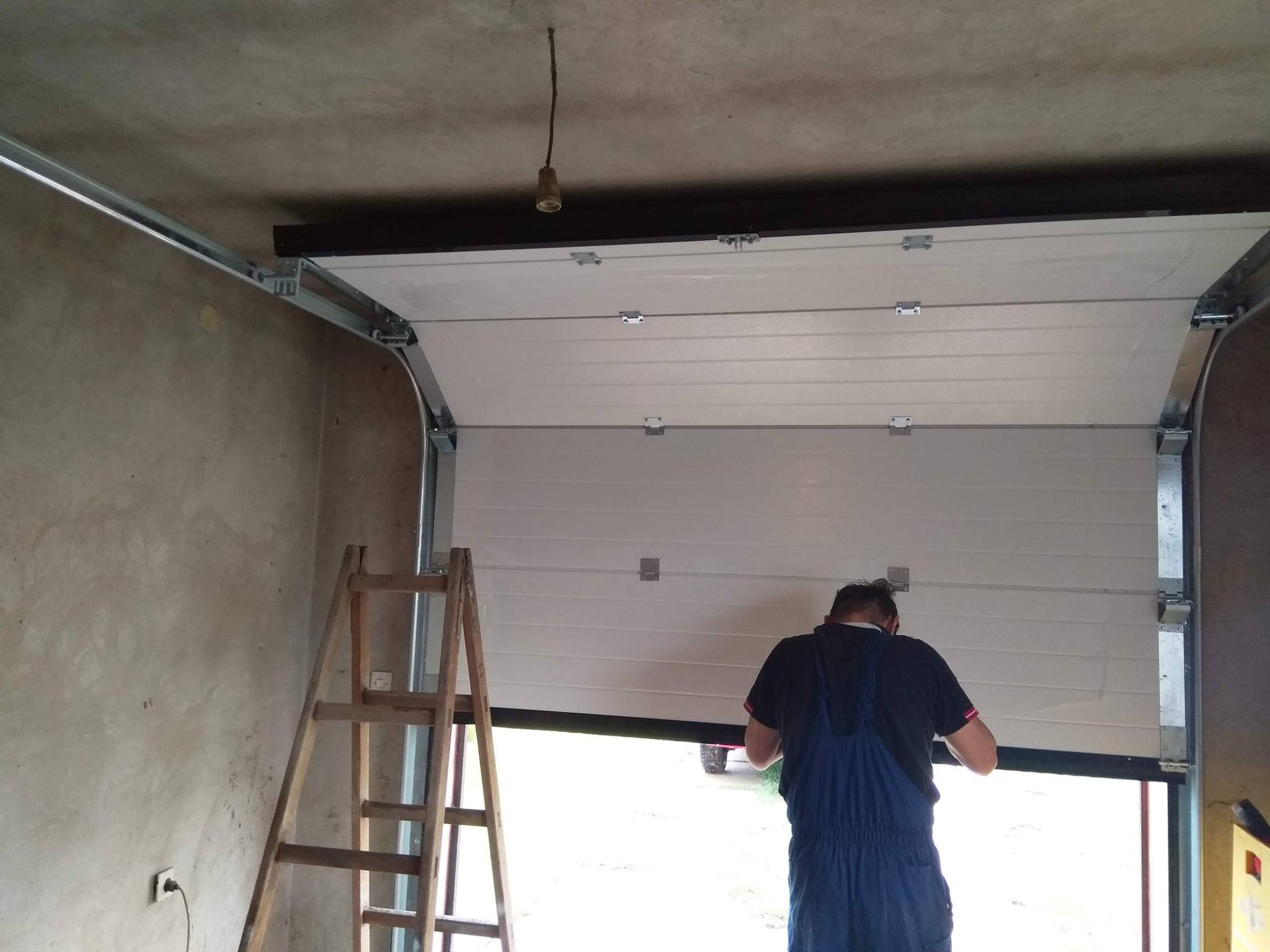 Garazna vrata i motor